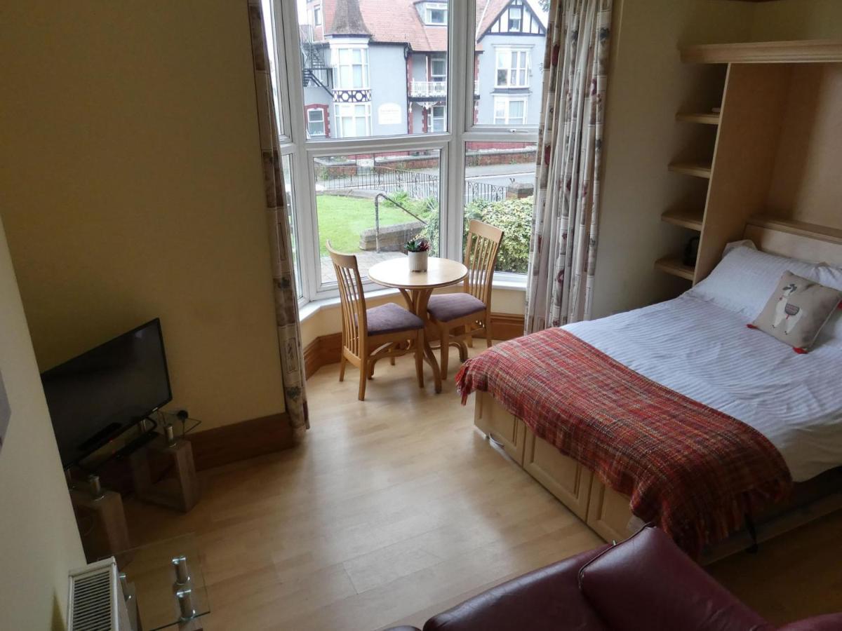 Hurst Dene Aparthotel Swansea Esterno foto