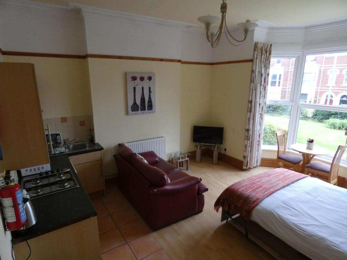 Hurst Dene Aparthotel Swansea Esterno foto