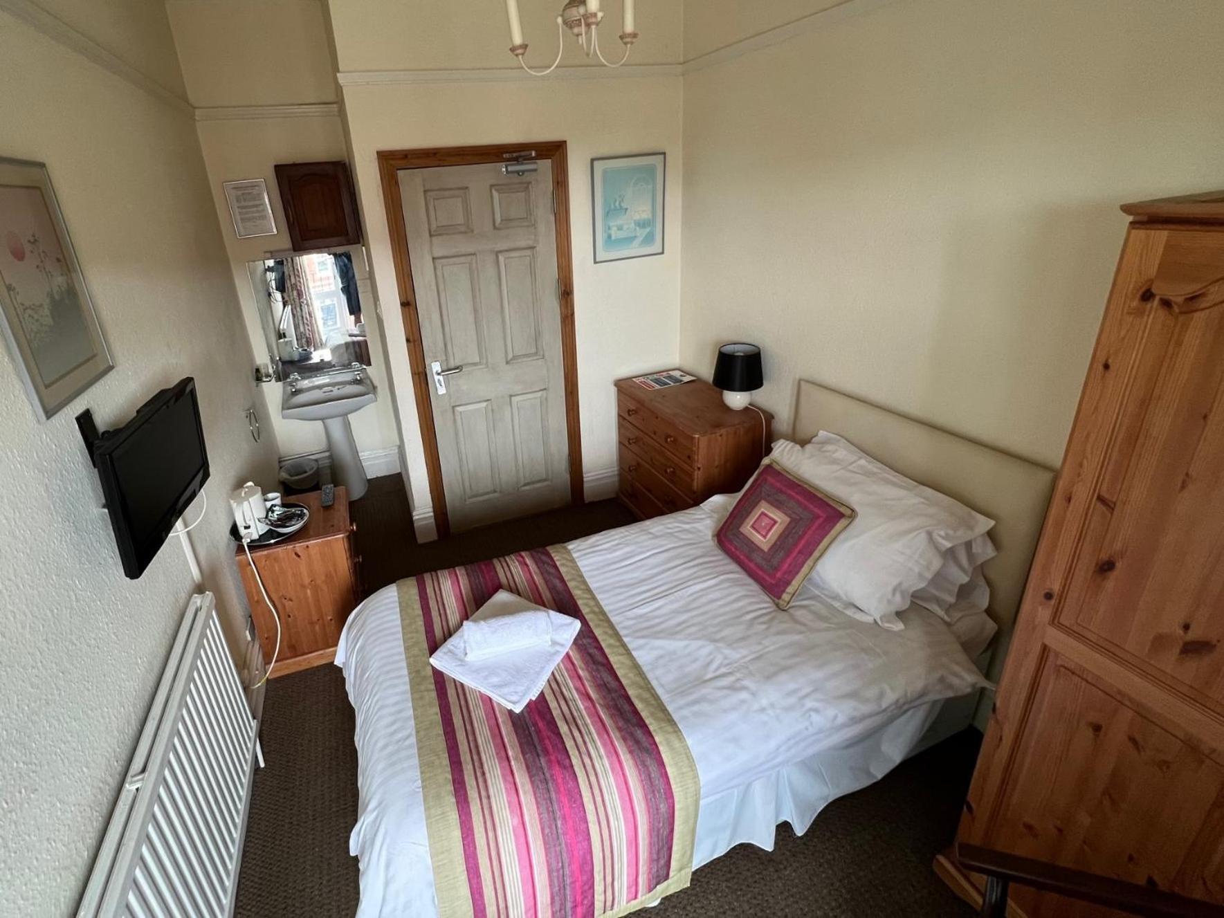 Hurst Dene Aparthotel Swansea Esterno foto