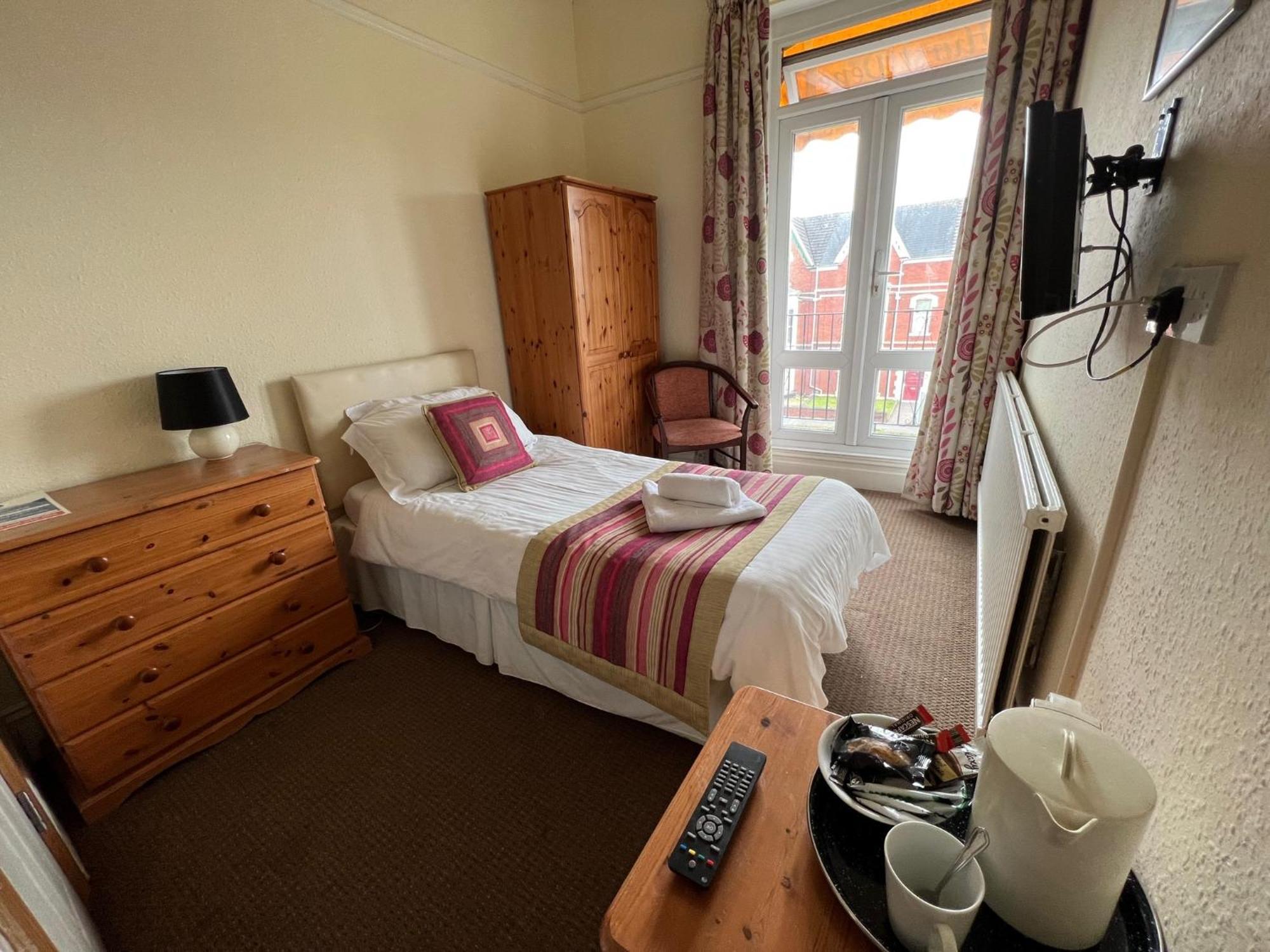 Hurst Dene Aparthotel Swansea Esterno foto