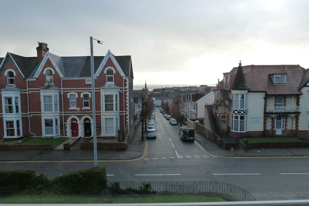 Hurst Dene Aparthotel Swansea Esterno foto